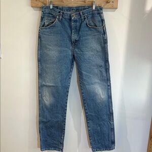 Broken-in Wrangler Men's Straight Blue Jeans